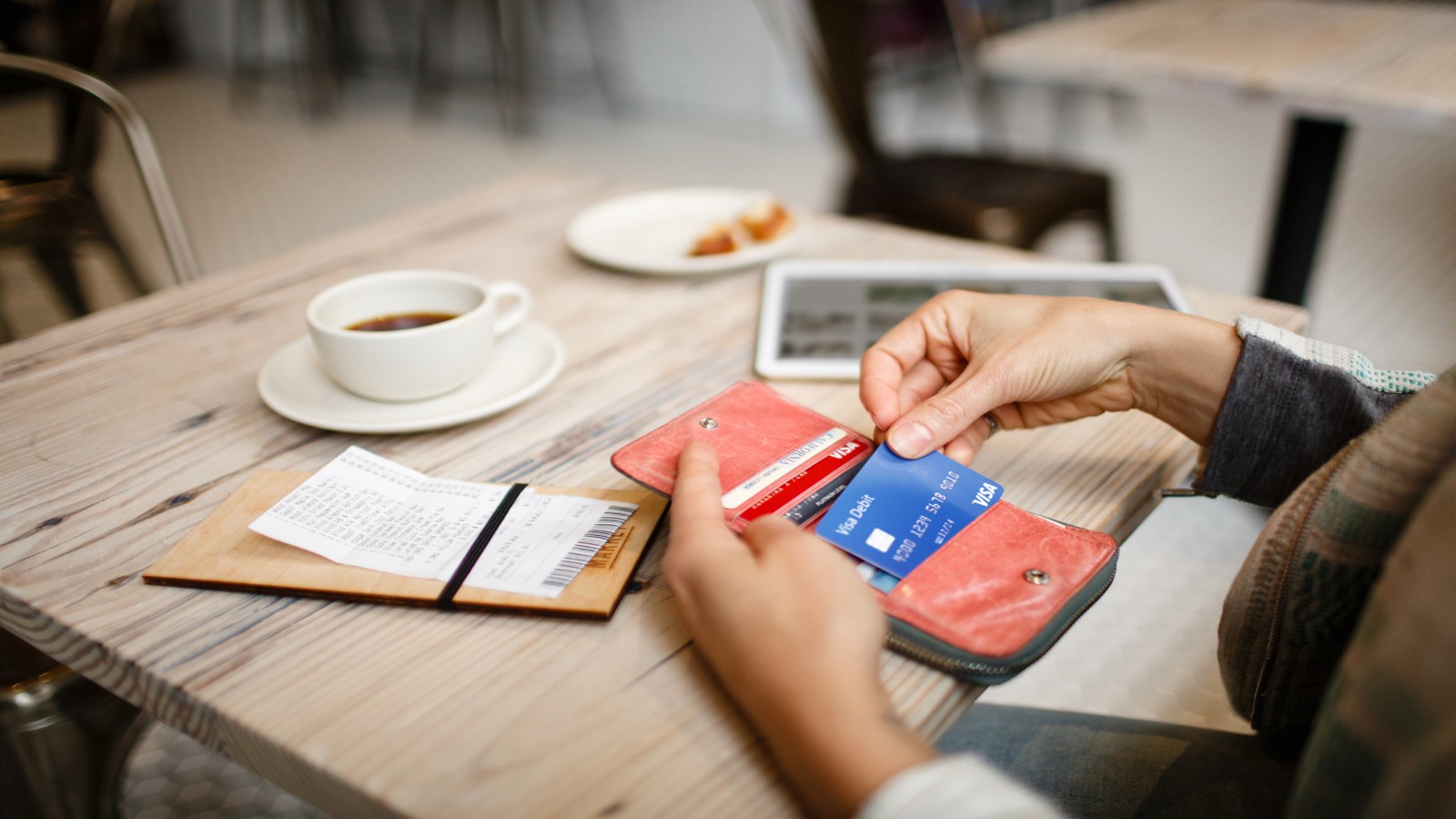 visacardpayment1600x900 visa card 1600x900